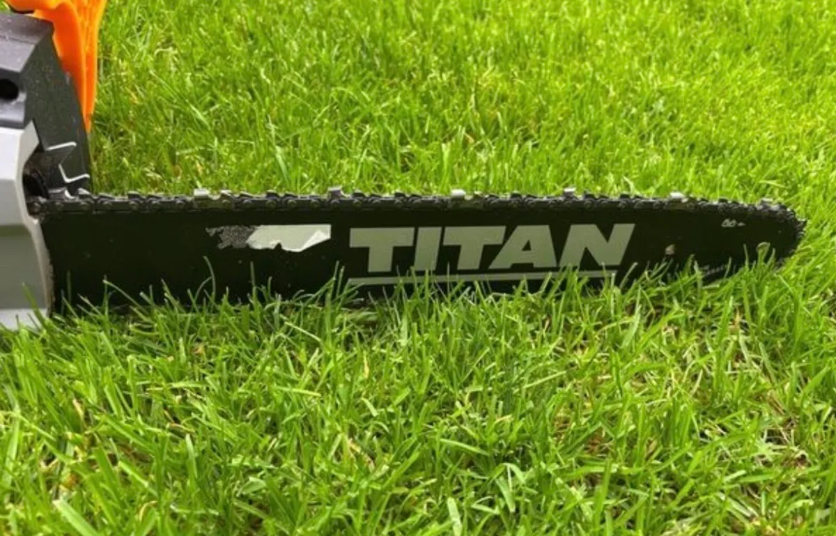 Titan Chainsaw 40cm chainsaw - Image 3