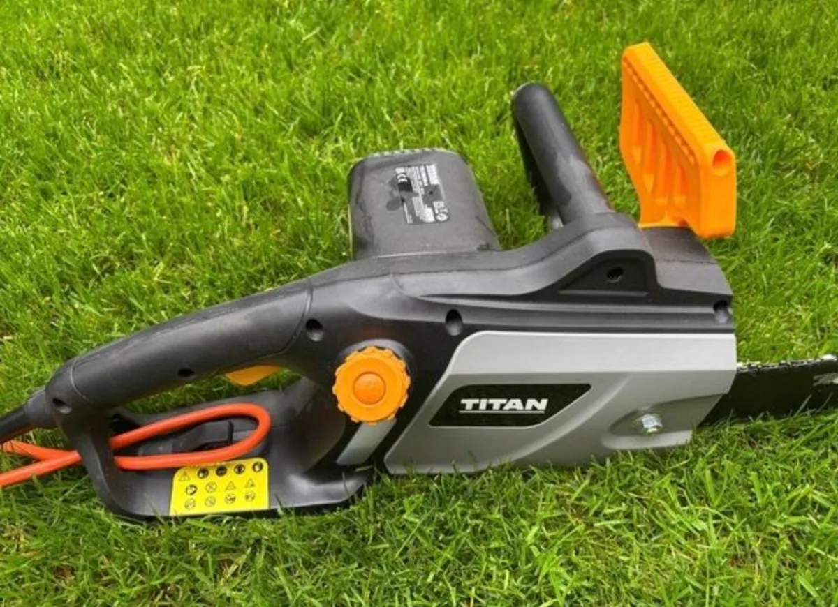 Titan Chainsaw 40cm chainsaw - Image 4