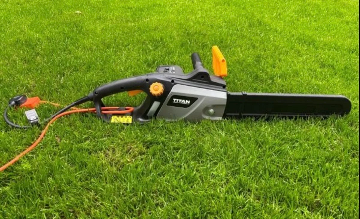 Titan Chainsaw 40cm chainsaw - Image 1