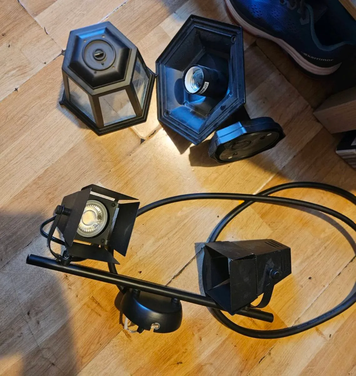 3 Lights - Image 1