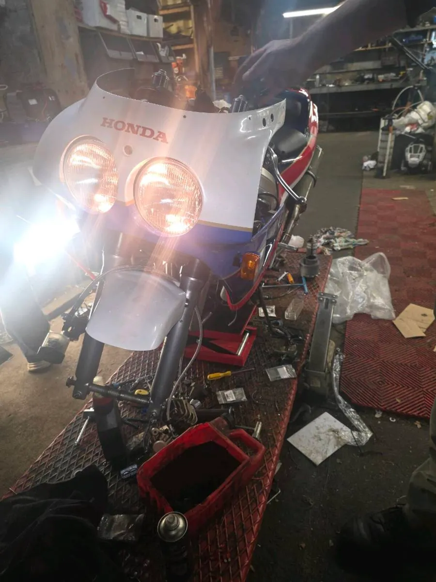 Honda RC30 replica - Image 3