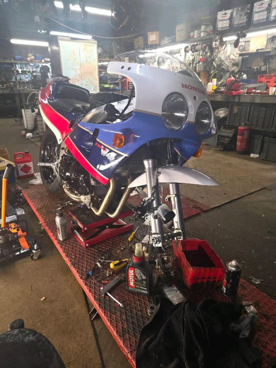 Honda RC30 replica - Image 2