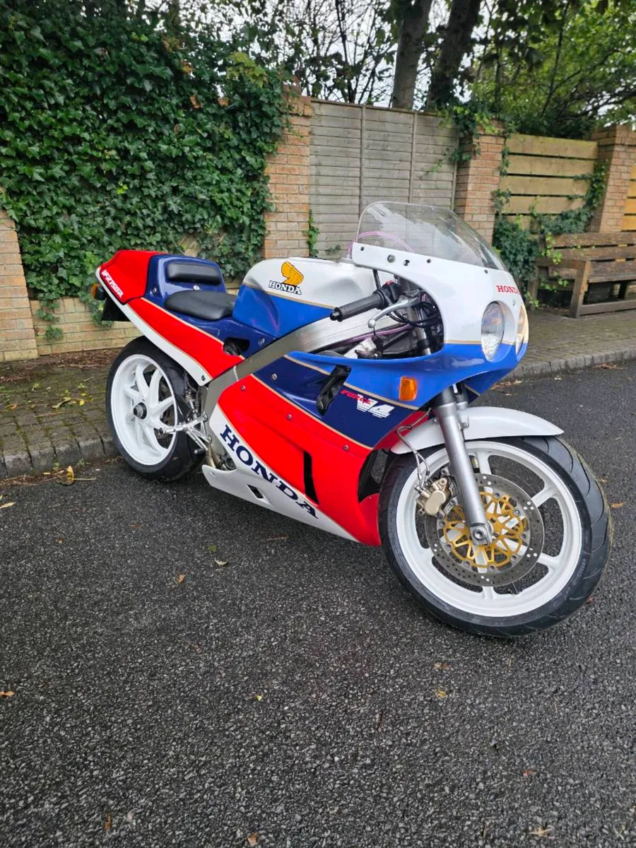 Honda RC30 replica - Image 1