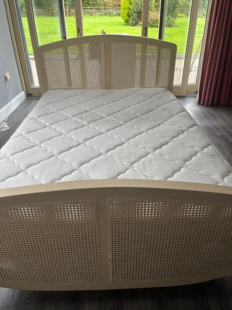 Sofa and bed - Image 3