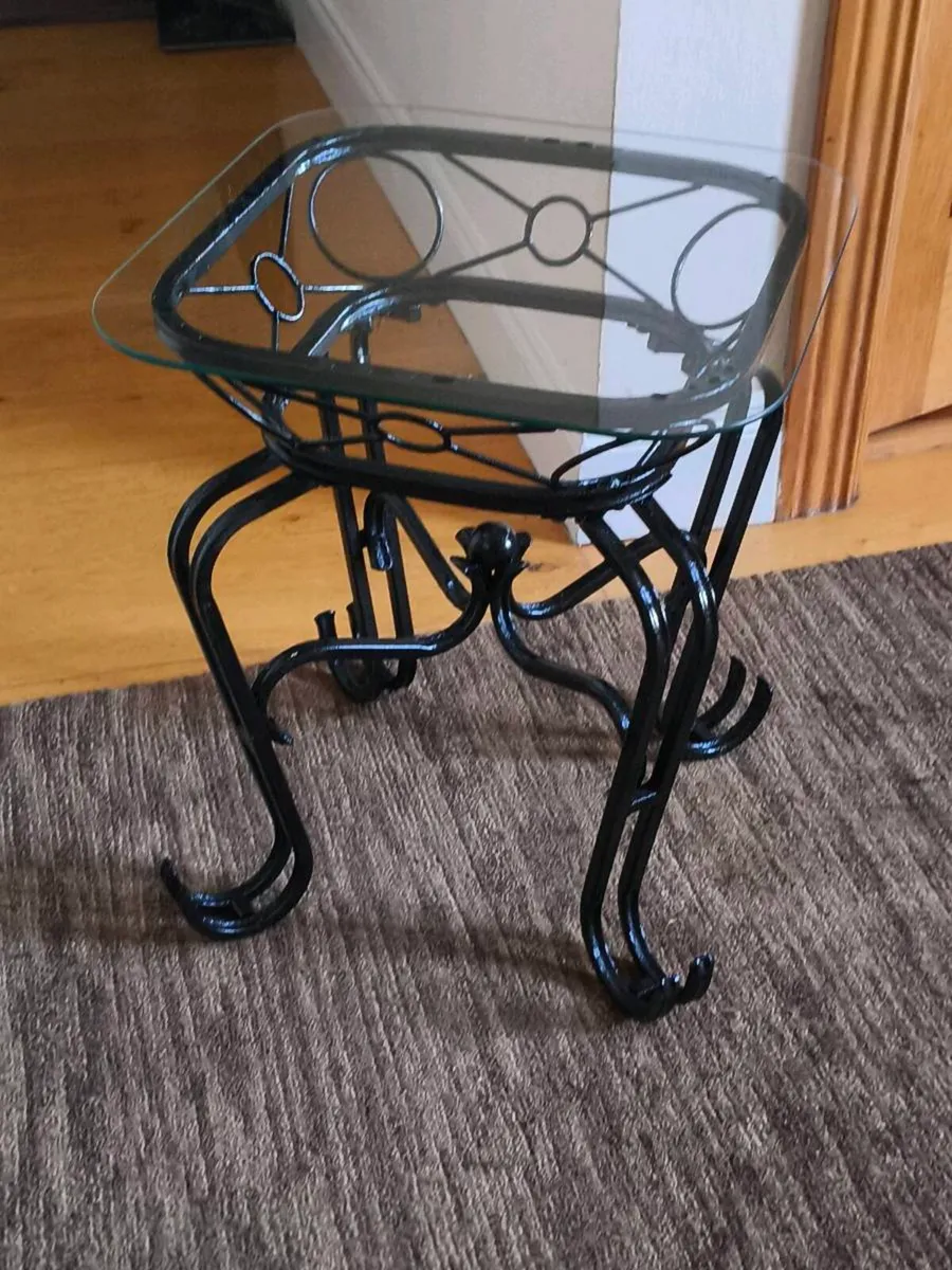Beautiful like New side table coffee table,25 euro - Image 2