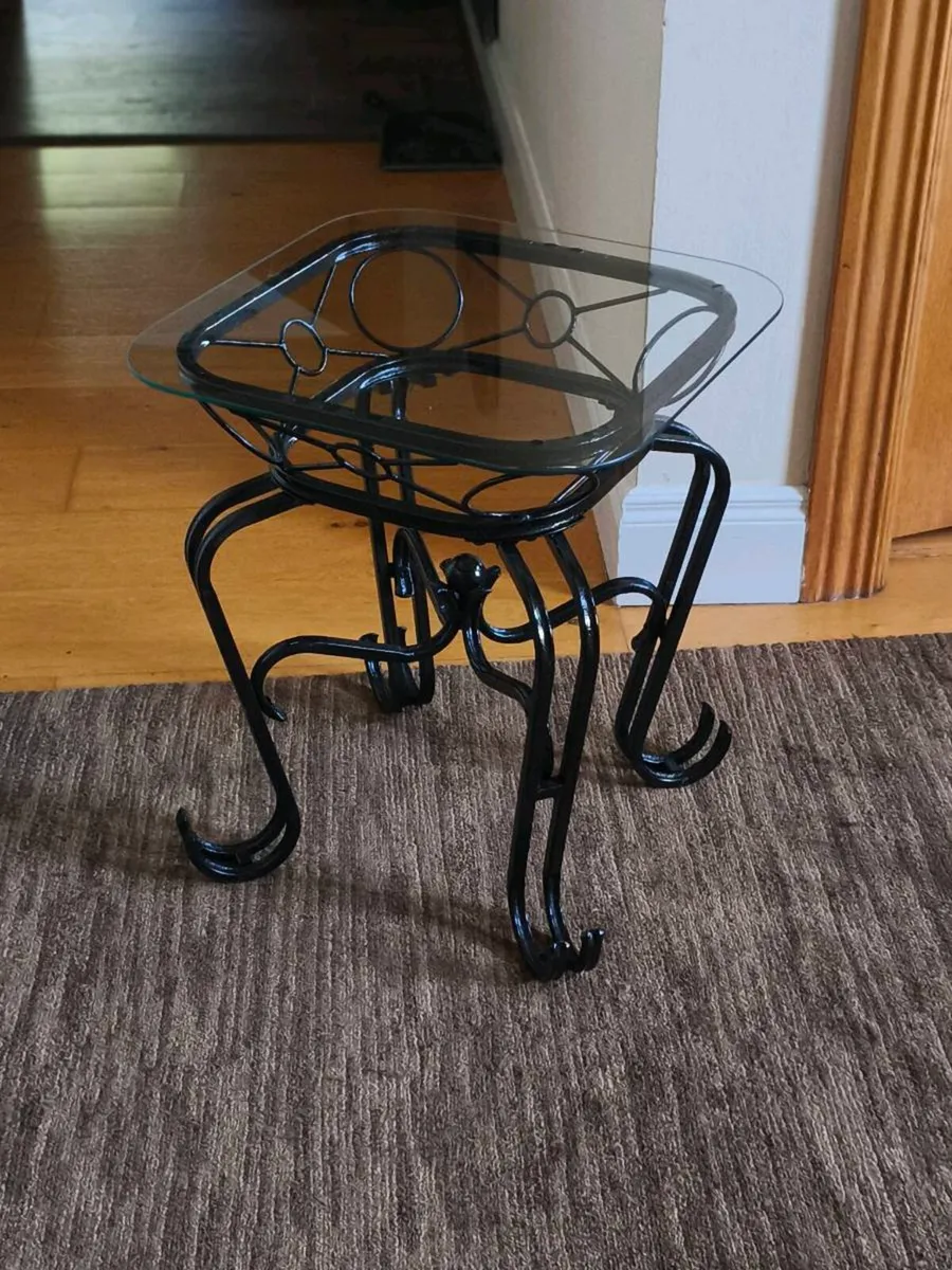Beautiful like New side table coffee table,25 euro - Image 1
