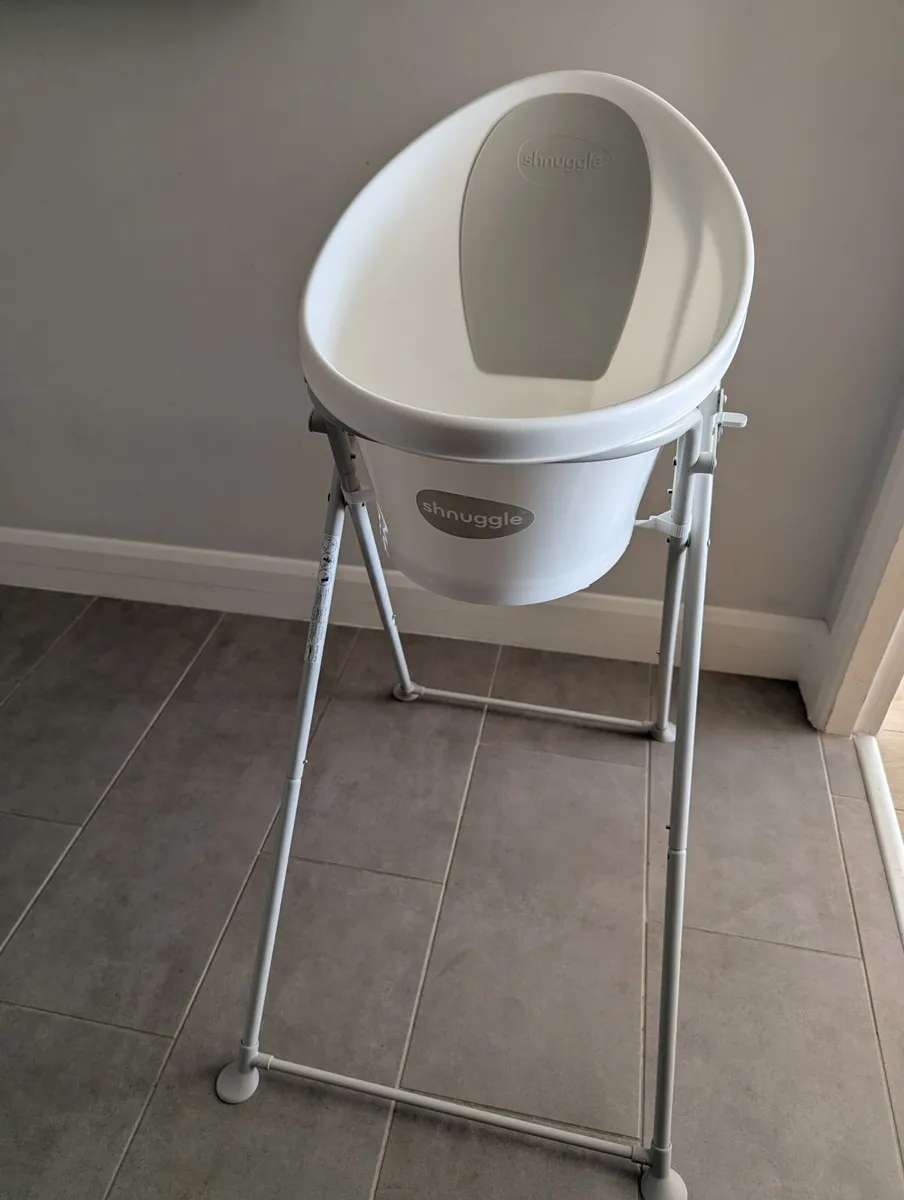 Schnuggle baby bath with stand - Image 1
