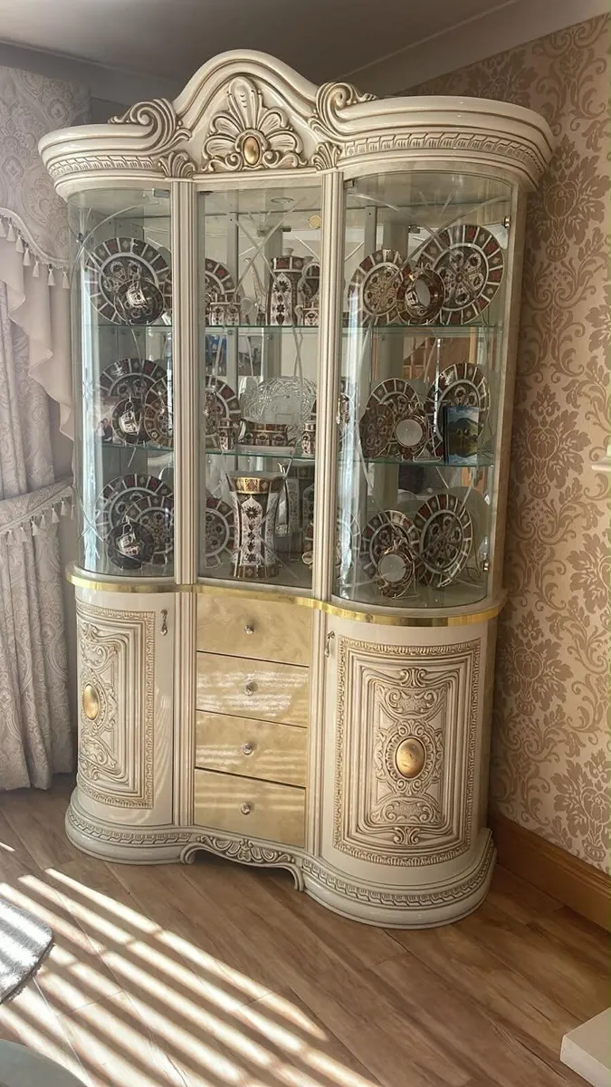 Italian furniture - Image 1