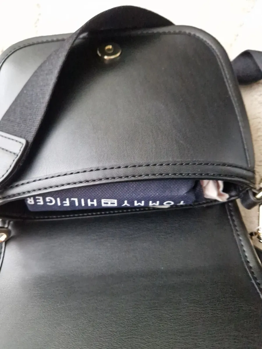 Tommy Hilfiger handbag - Image 2