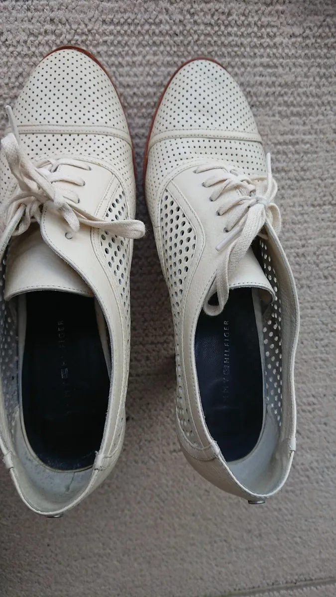 Genuine Tommy Hilfiger high heels shoes UK7 - Image 2