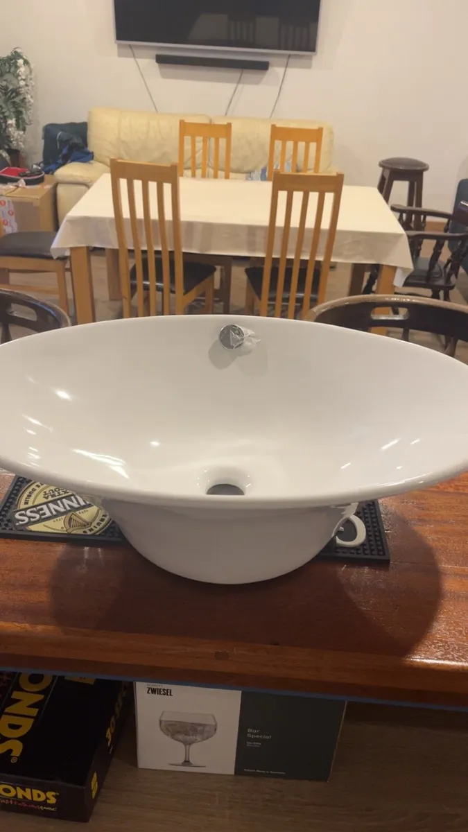 Bathroom sink - Image 1