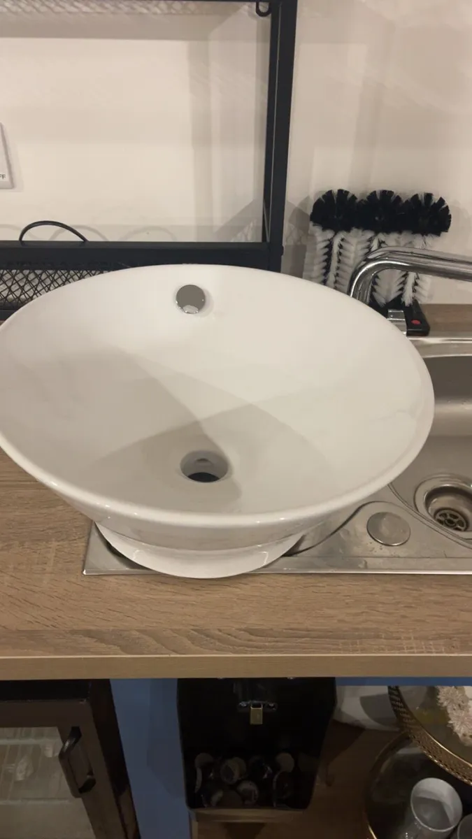 Bathroom sink - Image 4