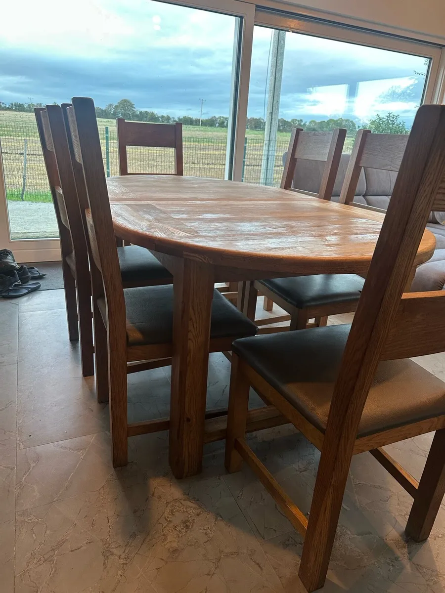 Solid oak table and chairs - Image 3