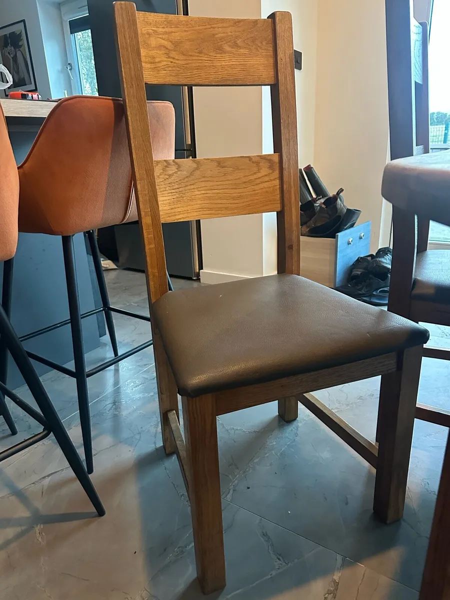 Solid oak table and chairs - Image 4