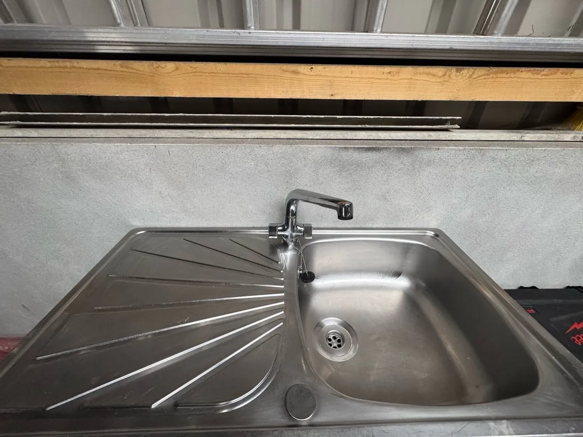 Kitchen sink - Image 1