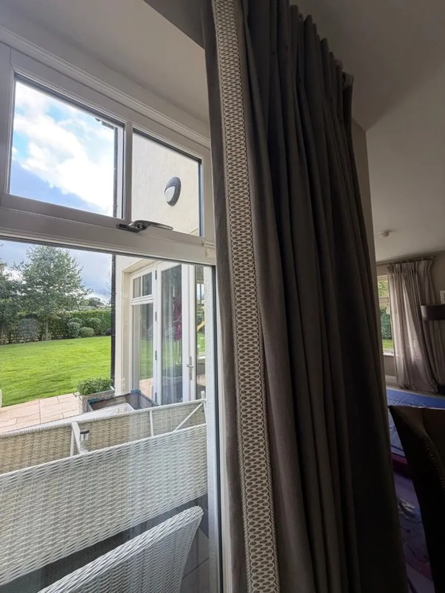 Curtains and blind - Image 3