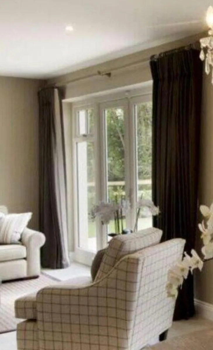 Curtains and blind - Image 1