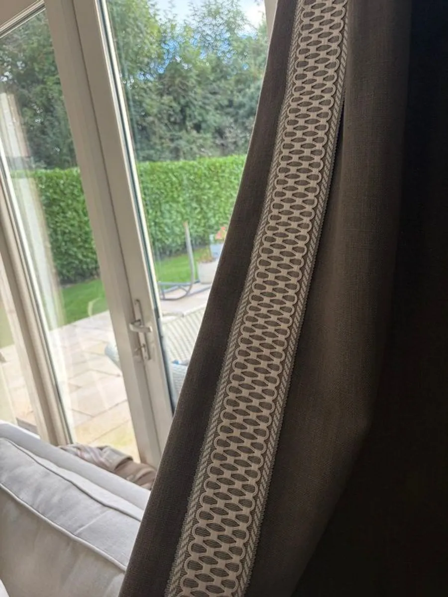 Curtains and blind - Image 2