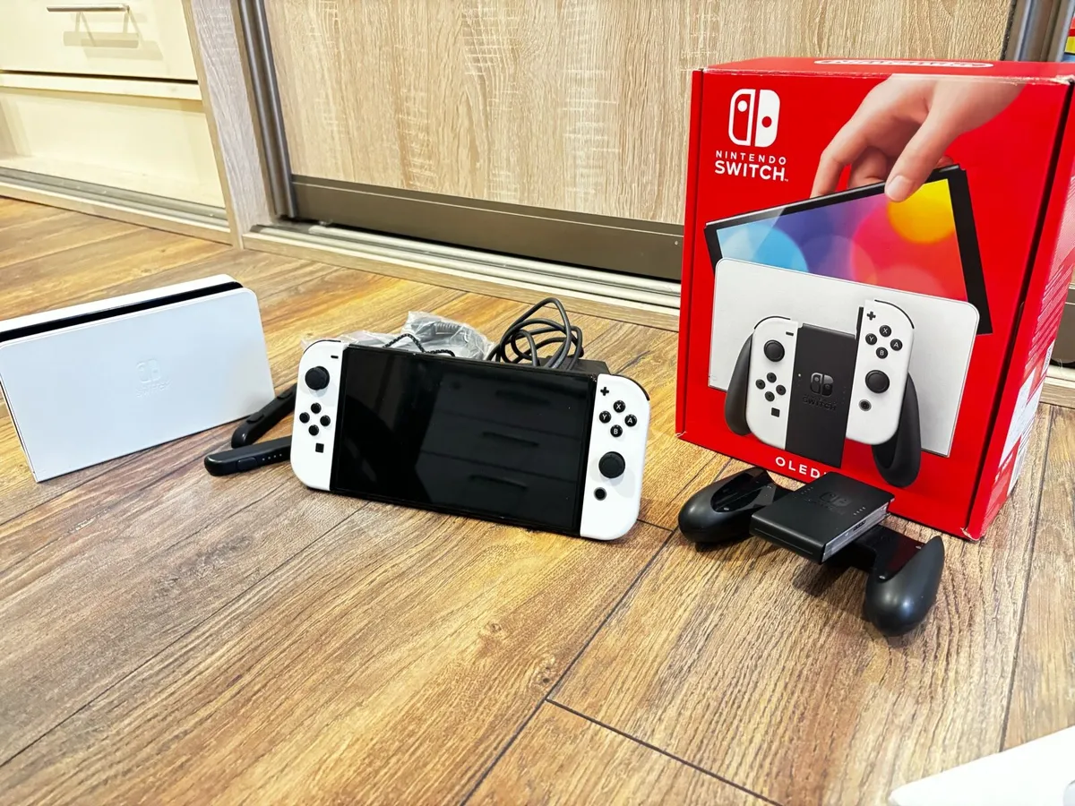 Nintendo Switch OLED - Image 2