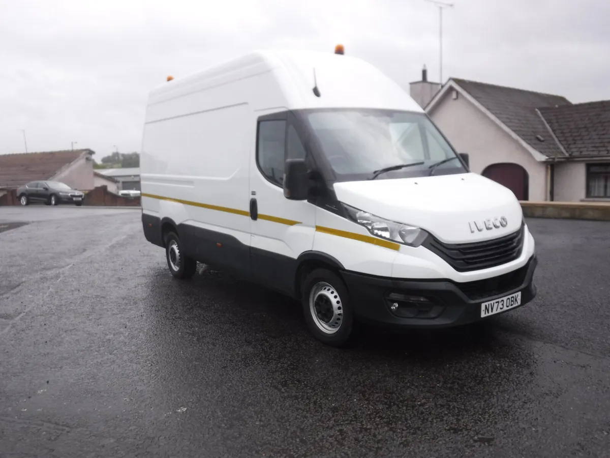 Iveco Daily 2023 mwb high roof panel van , 32000 m - Image 2