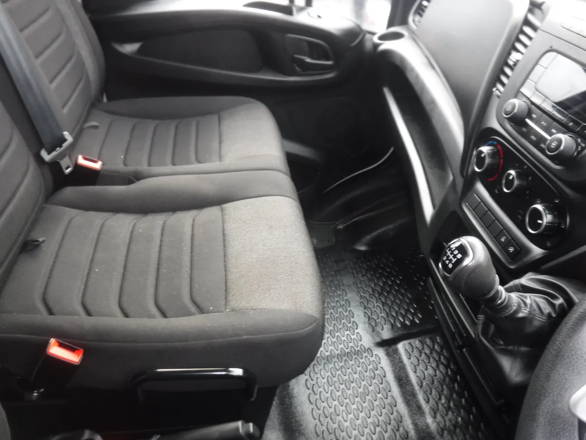 Iveco Daily 2023 mwb high roof panel van , 32000 m - Image 4
