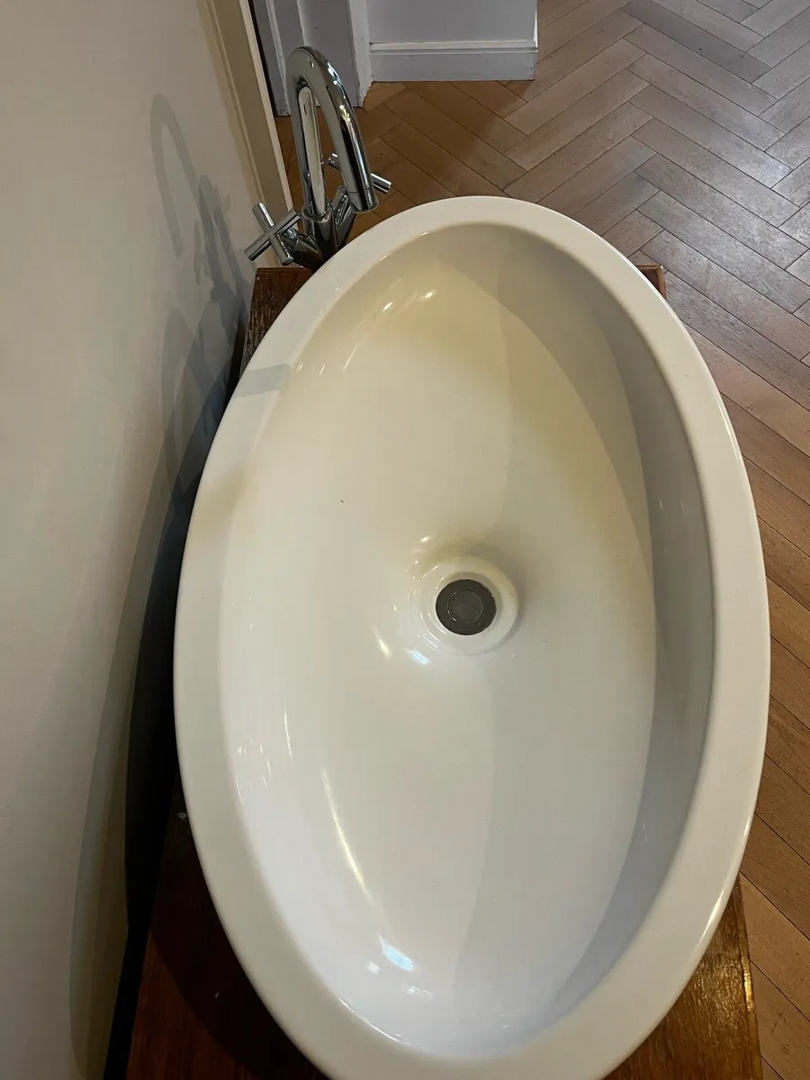 Bathroom vanity and sink - Image 4