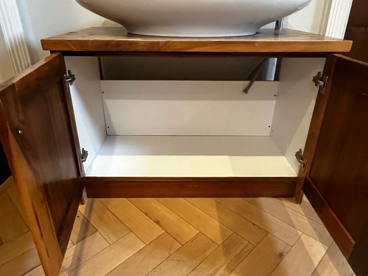 Bathroom vanity and sink - Image 3