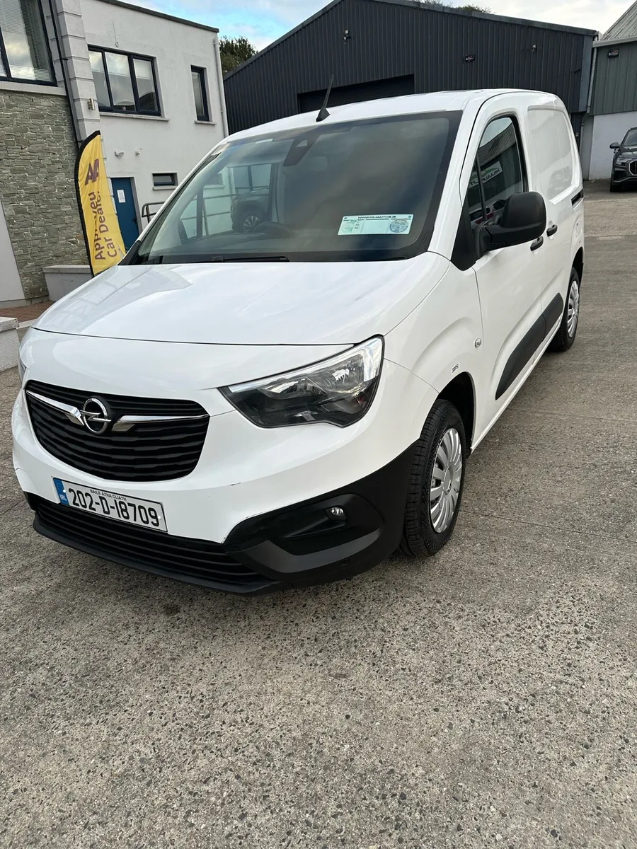 2020 Combo 1.5 diesel (Not Damaged) - Image 2