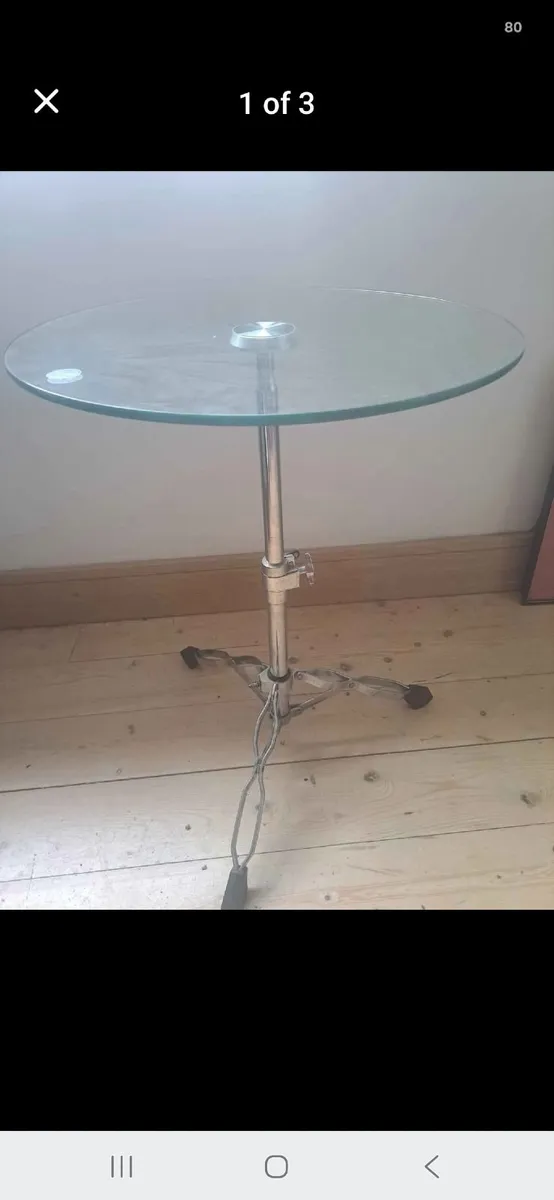 Glass table - Image 1