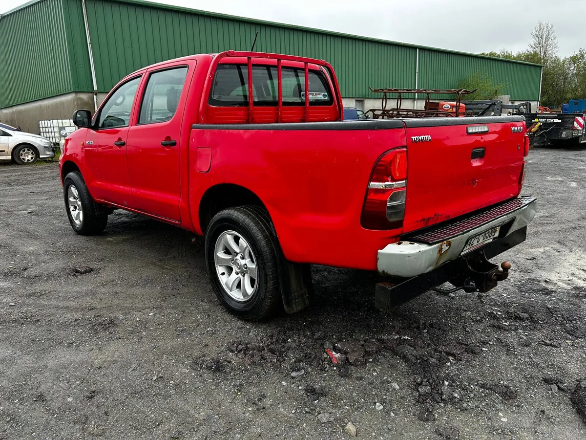 Toyota Hilux 2.5  5 seater crew cab Tax 333e only - Image 2