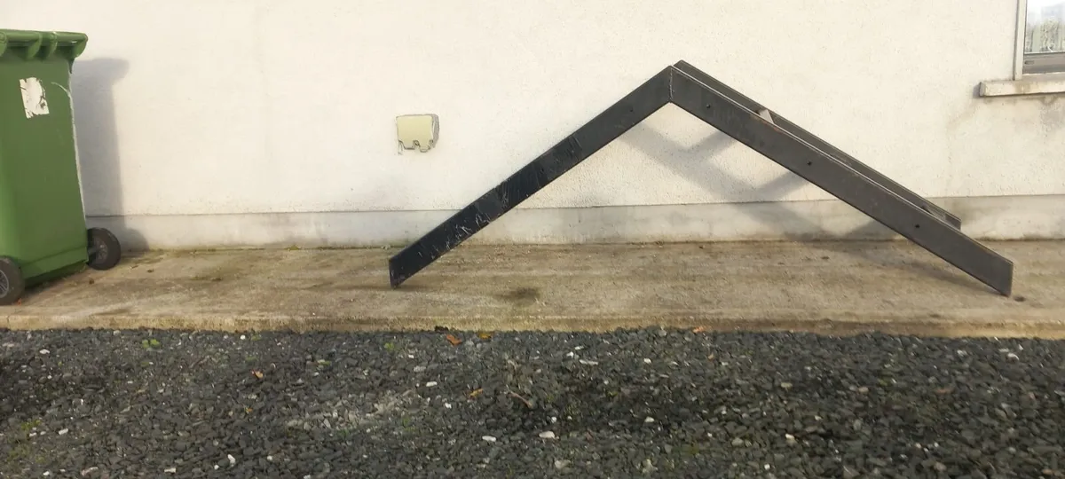 Steel canopy frame - Image 1
