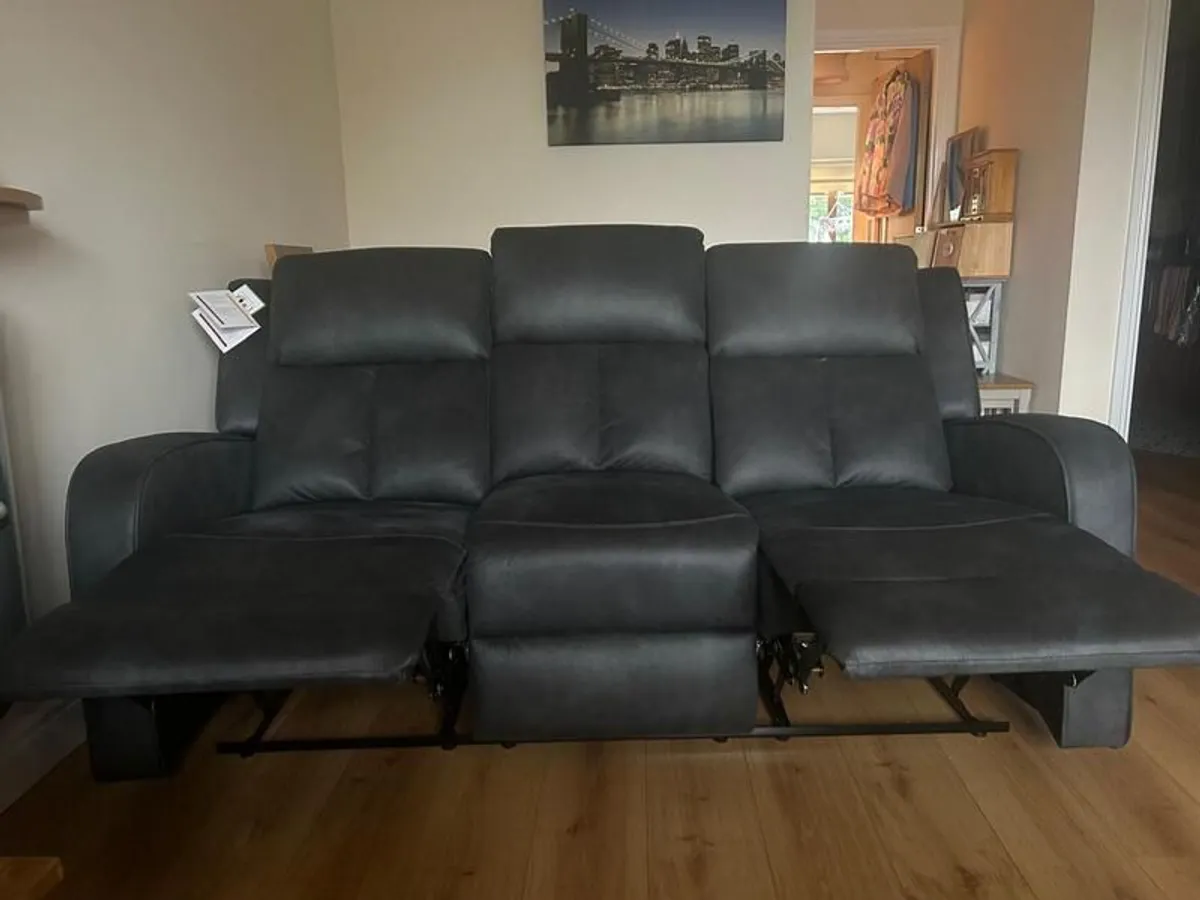 Recliner sofa - Image 1
