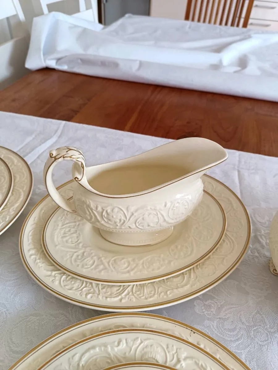Wedgwood dinner service - Image 3