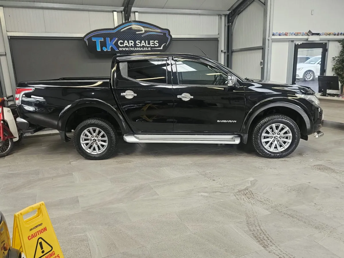 17 MITSUBISHI L200 BARBARIAN EDITION AUTO - Image 3