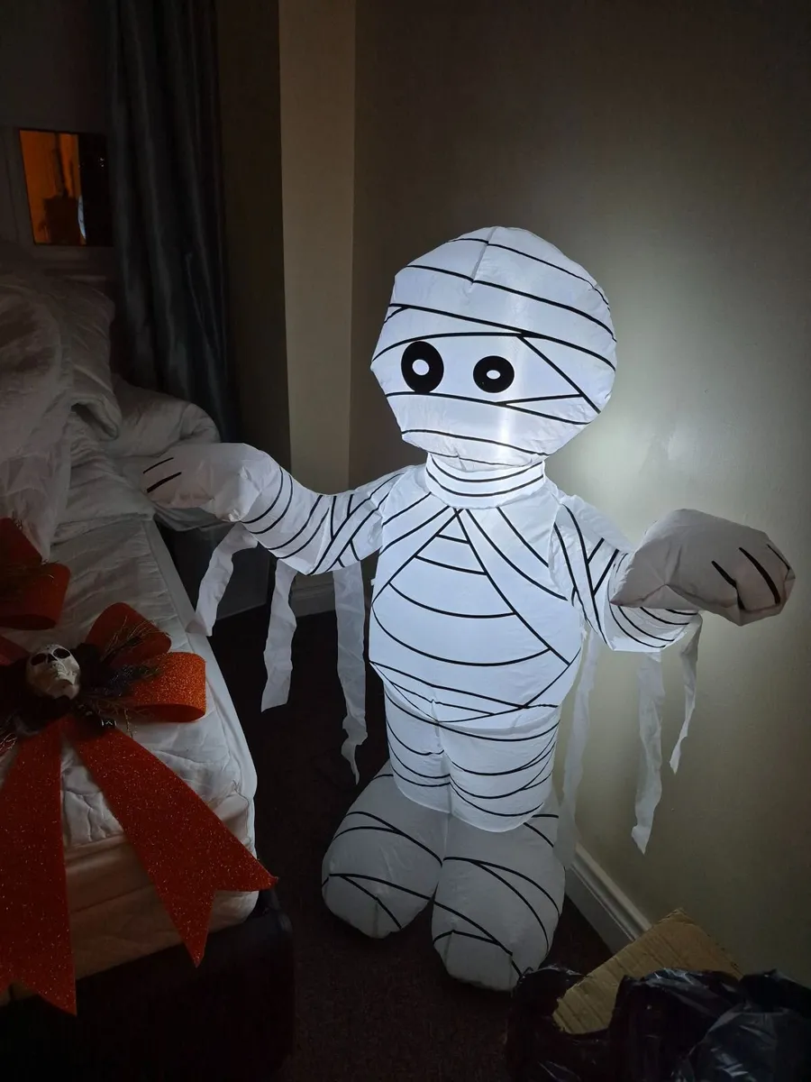 Halloween Decorations - Image 2