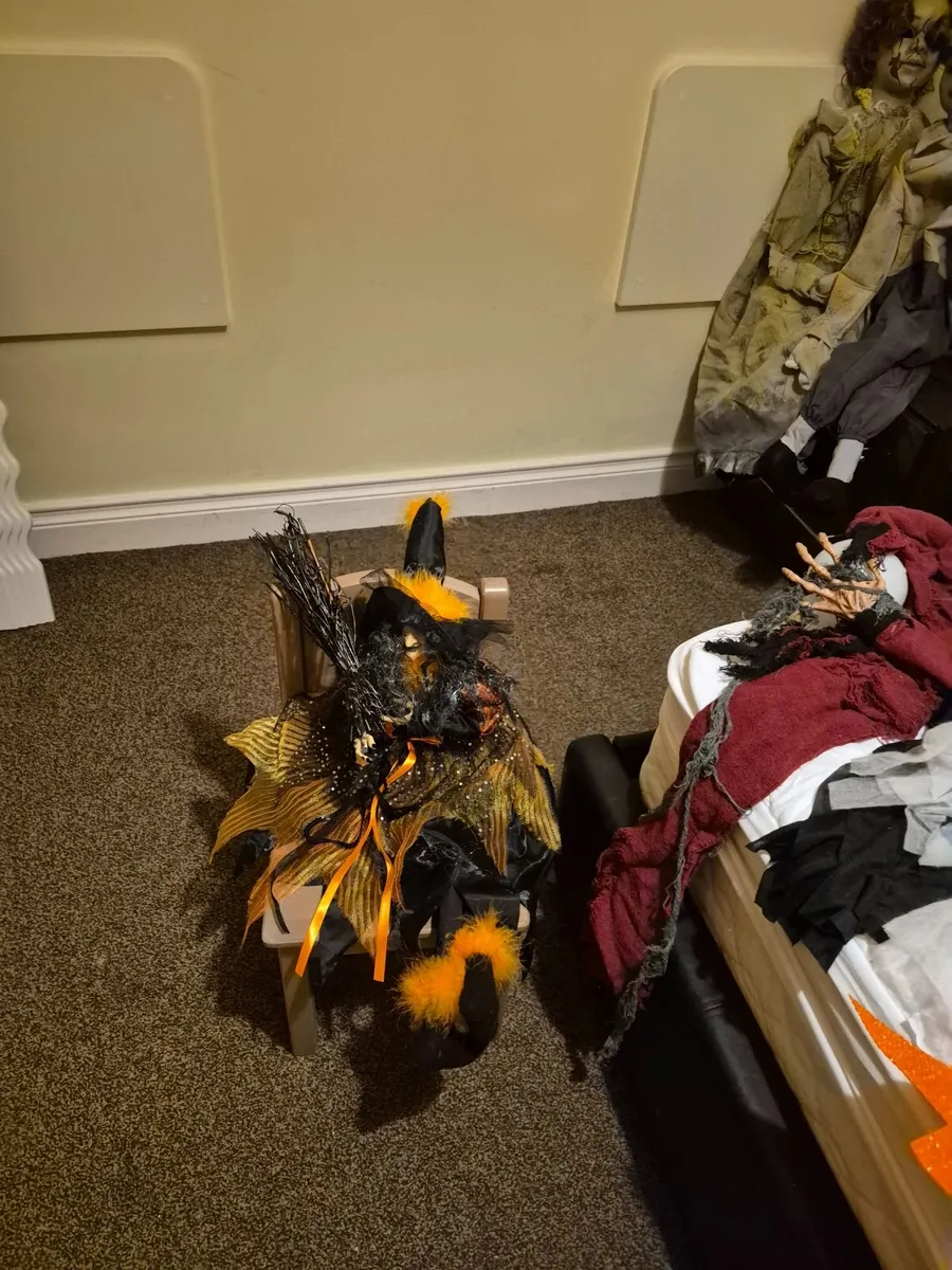 Halloween Decorations - Image 4