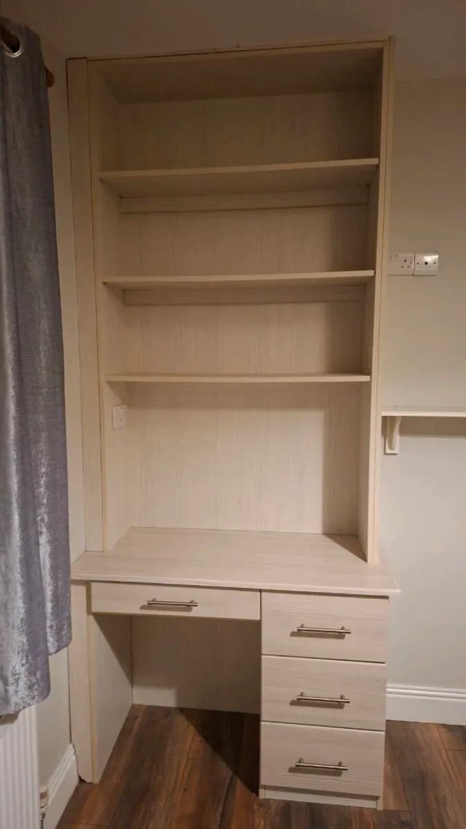 Desk / make up unit - Image 1