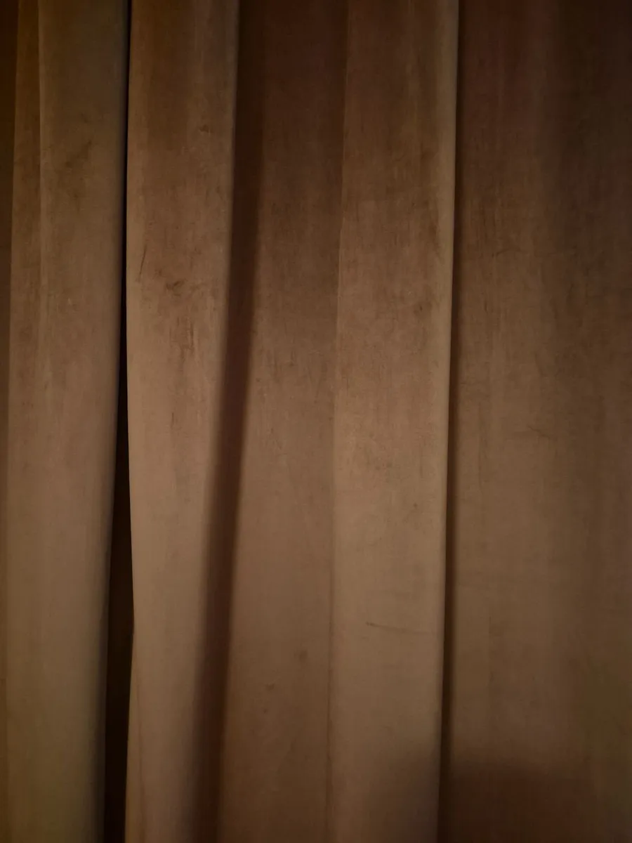 Curtains - Image 2