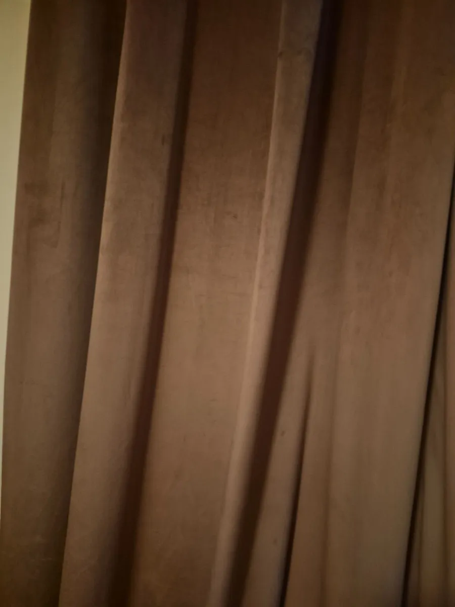Curtains - Image 3