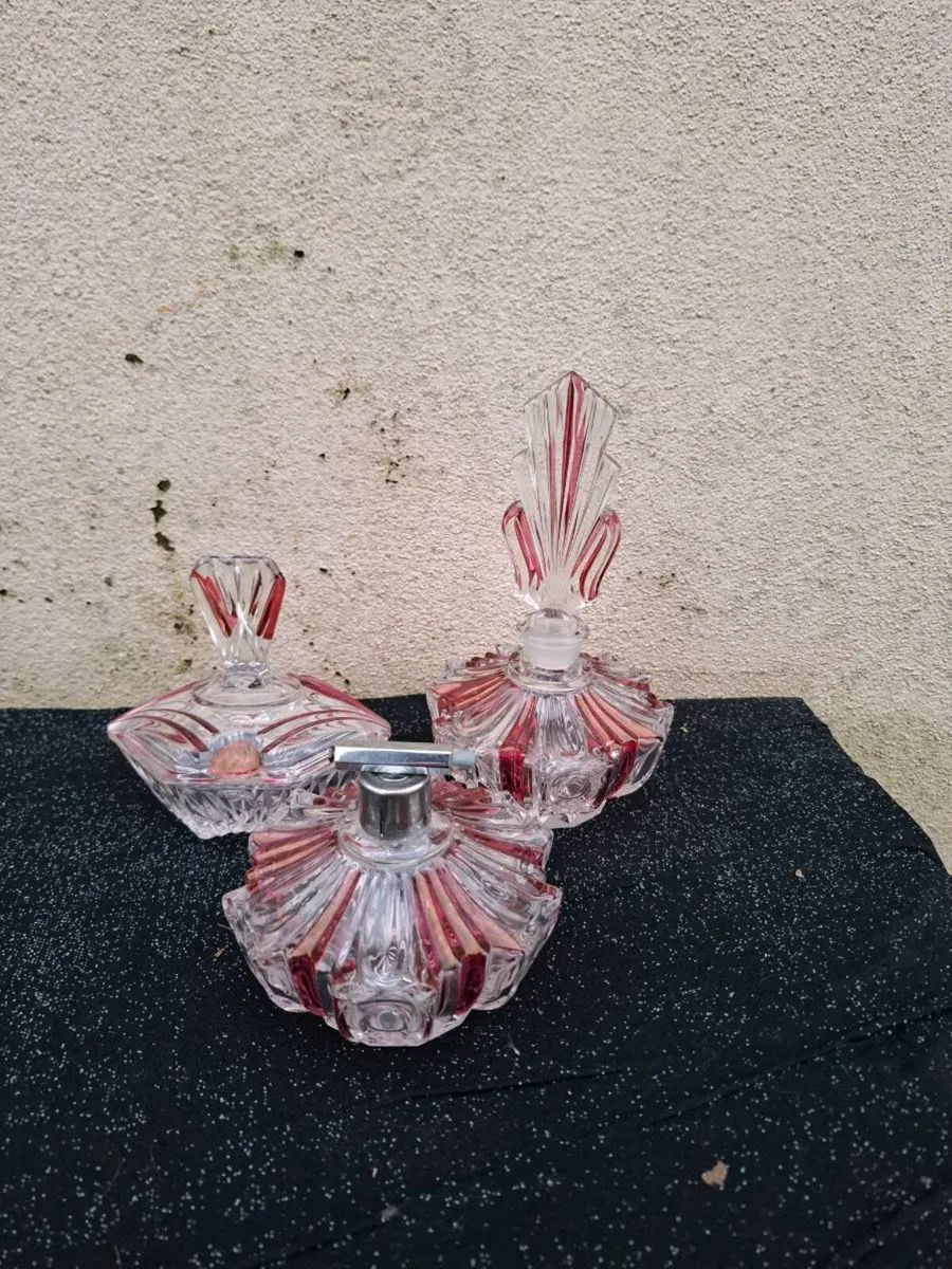 Vintage red perfume bottle set - Image 2