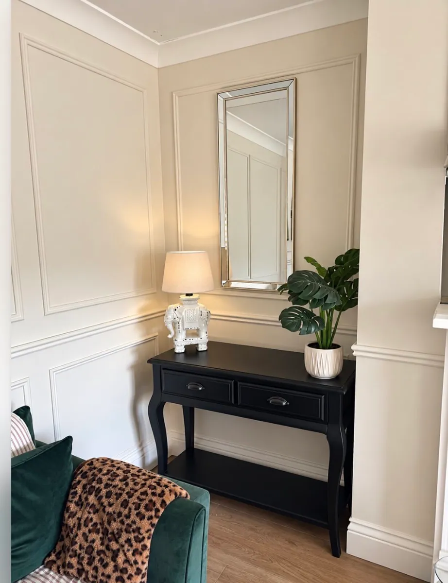 Black console table - Image 1