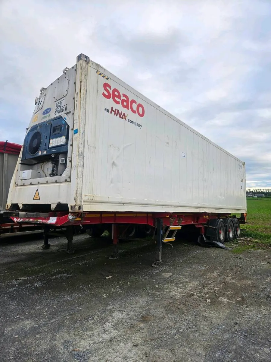 40ft reefer container & 4x 10ft dry containers - Image 1