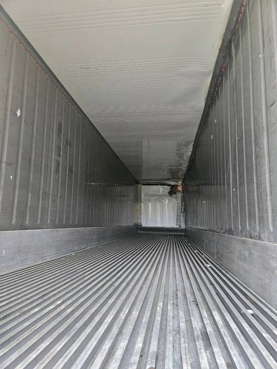 40ft reefer container & 4x 10ft dry containers - Image 3