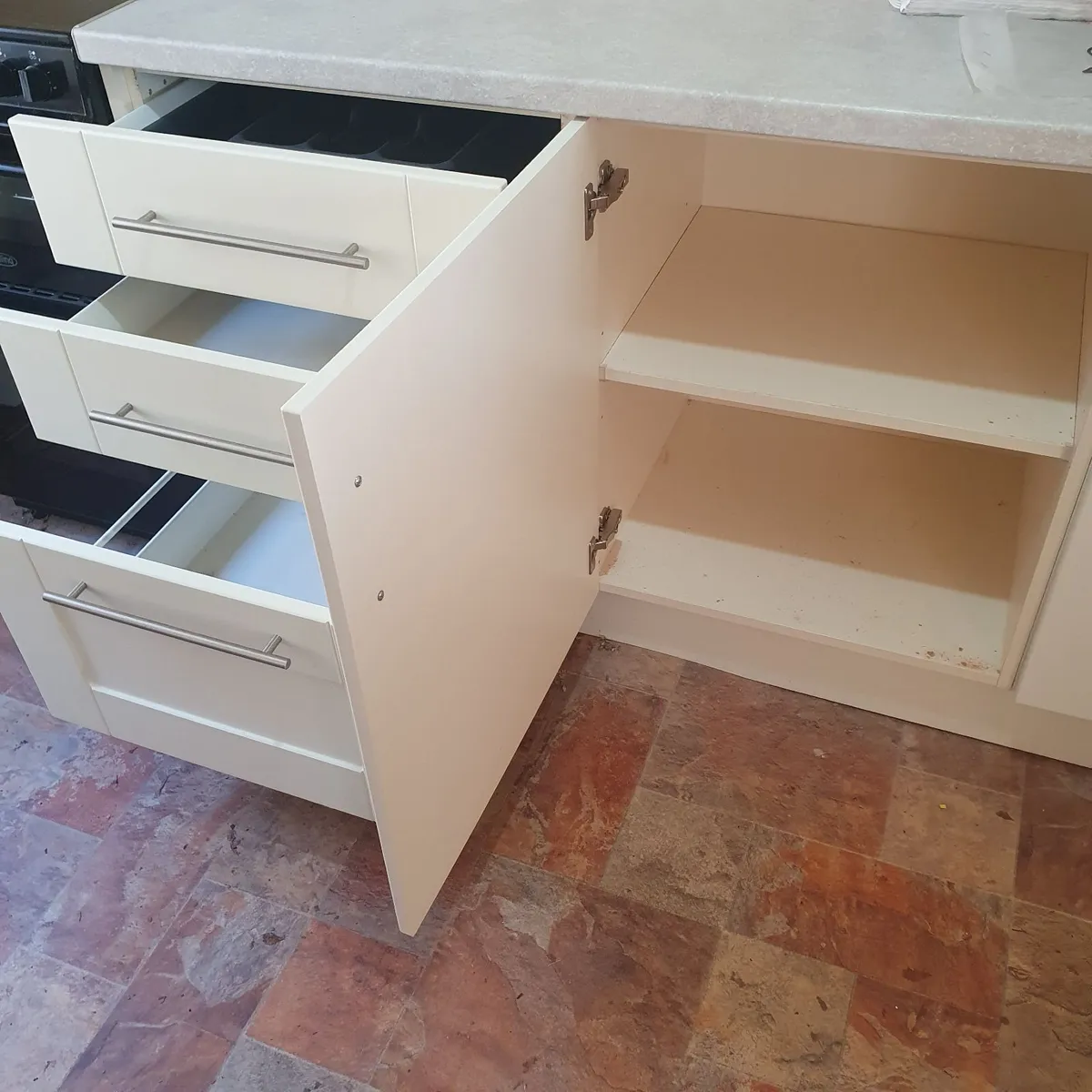 New Kitchen units & sink unit, oven and extractor - Image 4