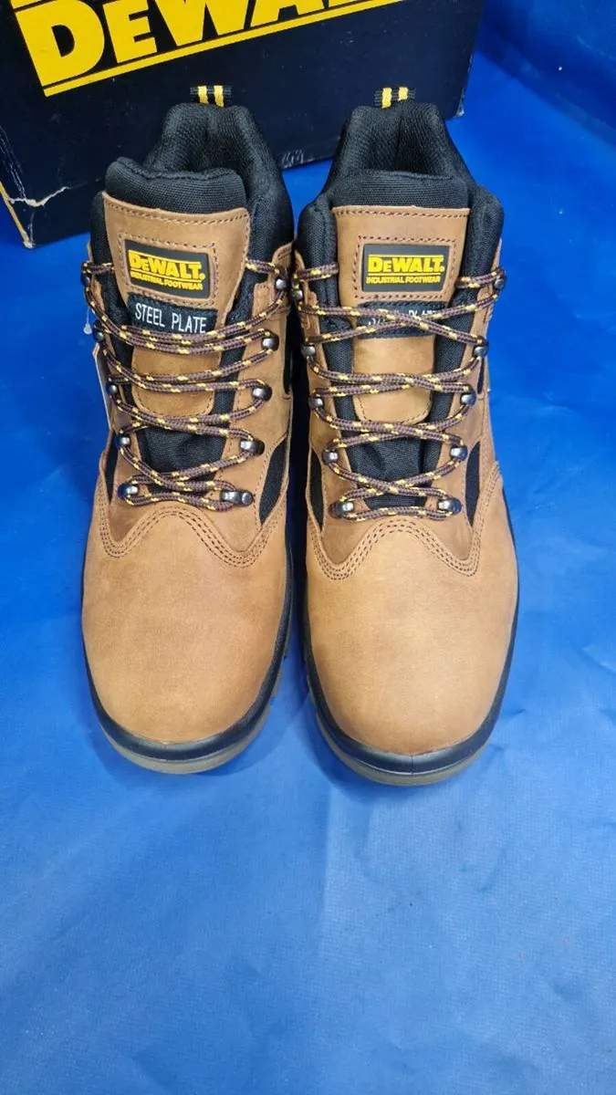 DeWalt Challenger Safety Boots - Image 2