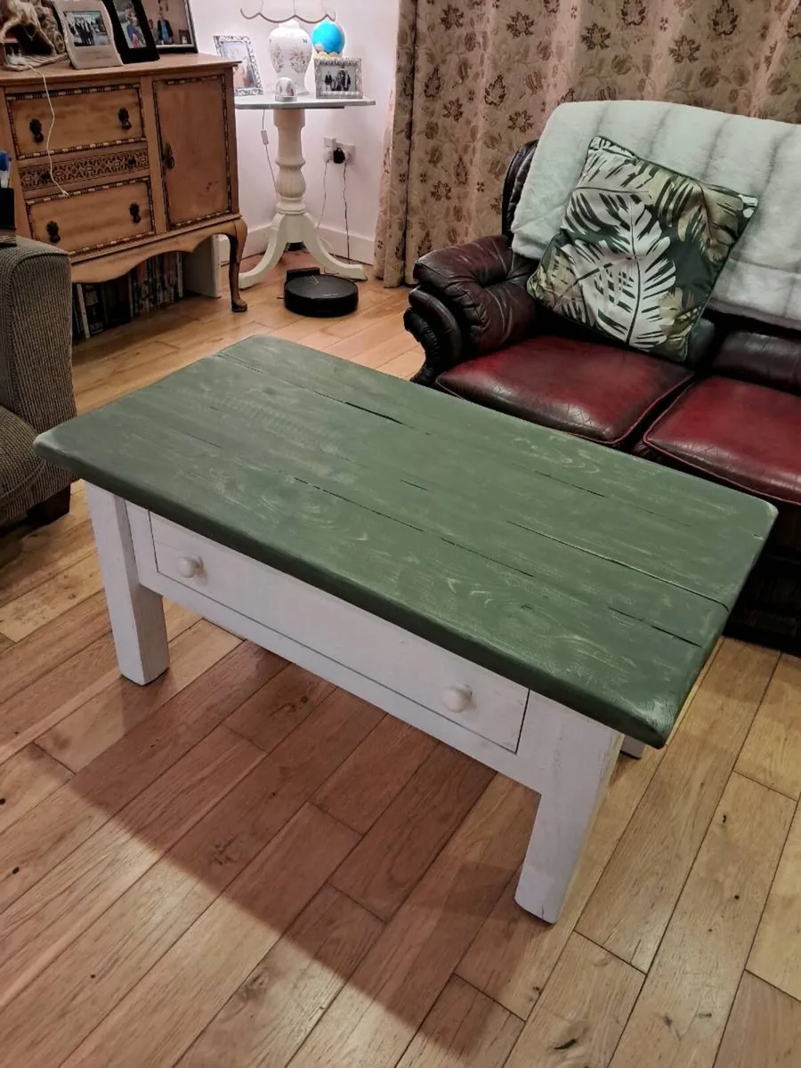 A beautiful hand made coffee table just made and f - Image 1