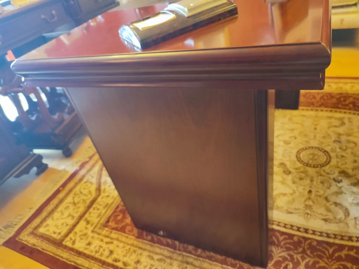 Office desk and chair - Image 3