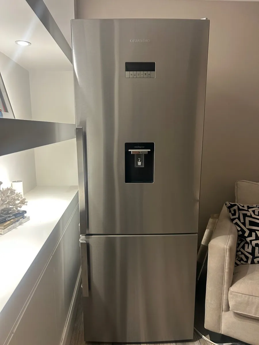 Grundig fridge freezer with water dispenser - Image 3