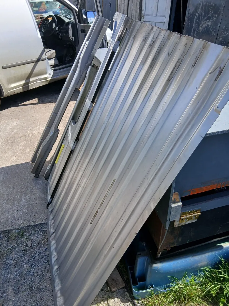 Toyota Hilux 2006 crew cab rear tub floor & frame - Image 2