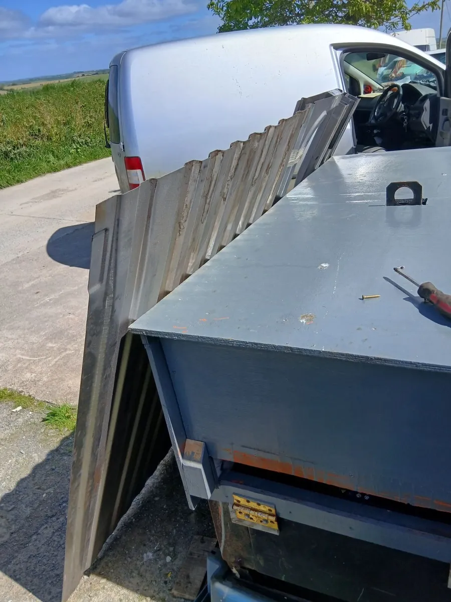 Toyota Hilux 2006 crew cab rear tub floor & frame - Image 3